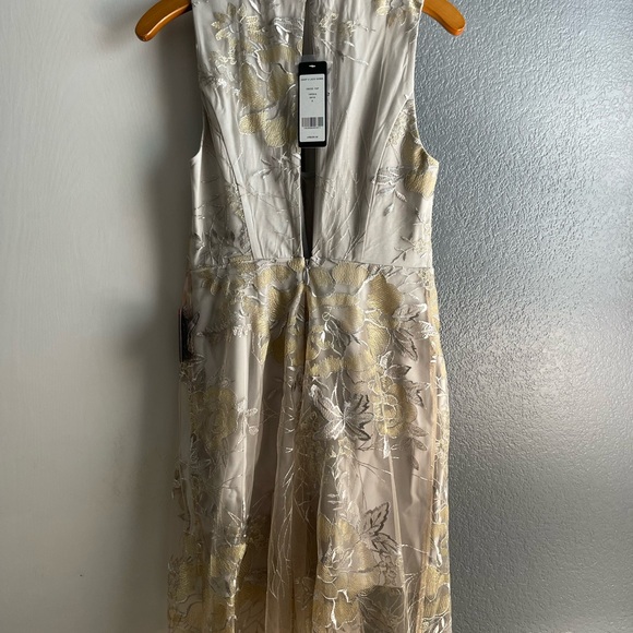 Bebe Deep V Lace Gown - Picture 5 of 7